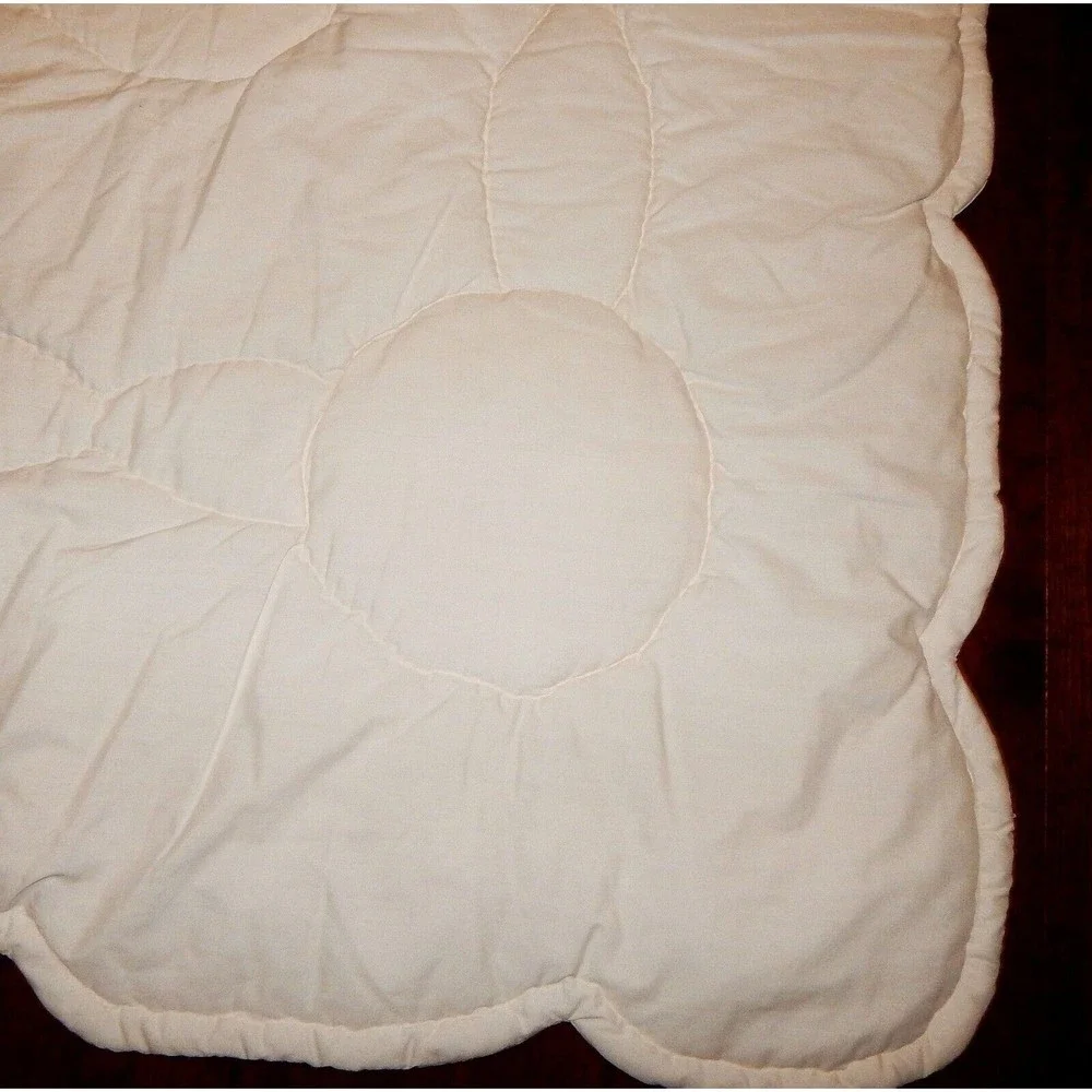 Crib Toddler Bed Comforter Cream Crocheted Roses Medallion Scalloped Edge